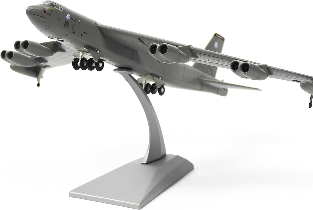 1/200 Scale B-52(Stratofortress) Long-Range Subsonic Jet-Powered Strategic Bomber Diecast Military Aircraft Model Display Model Aircraft for Display Collection or Gift
