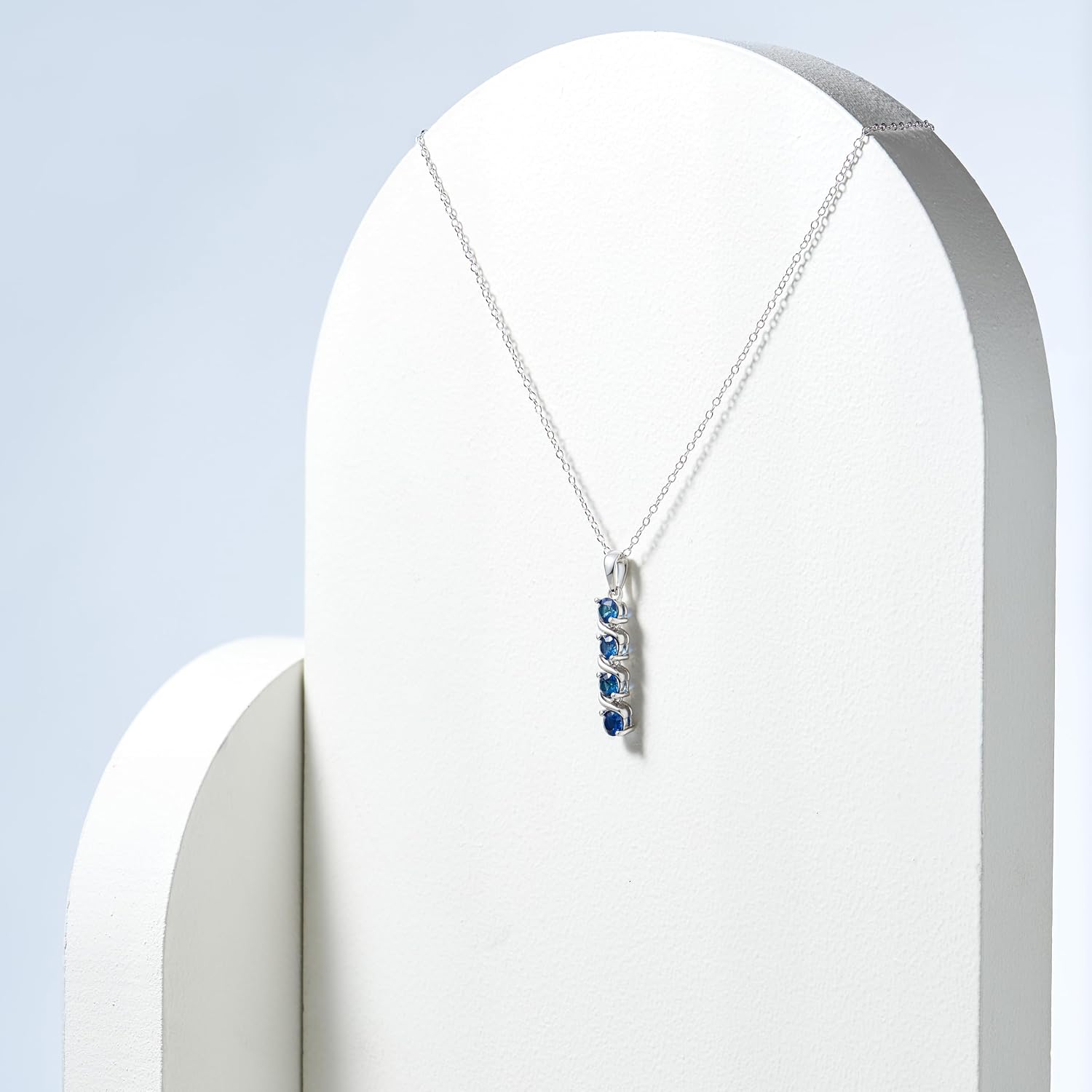 Amazon Essentials Pendant Necklace