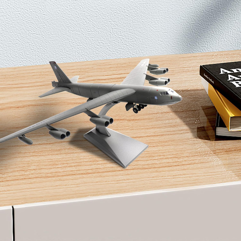 1/200 Scale B-52(Stratofortress) Long-Range Subsonic Jet-Powered Strategic Bomber Diecast Military Aircraft Model Display Model Aircraft for Display Collection or Gift