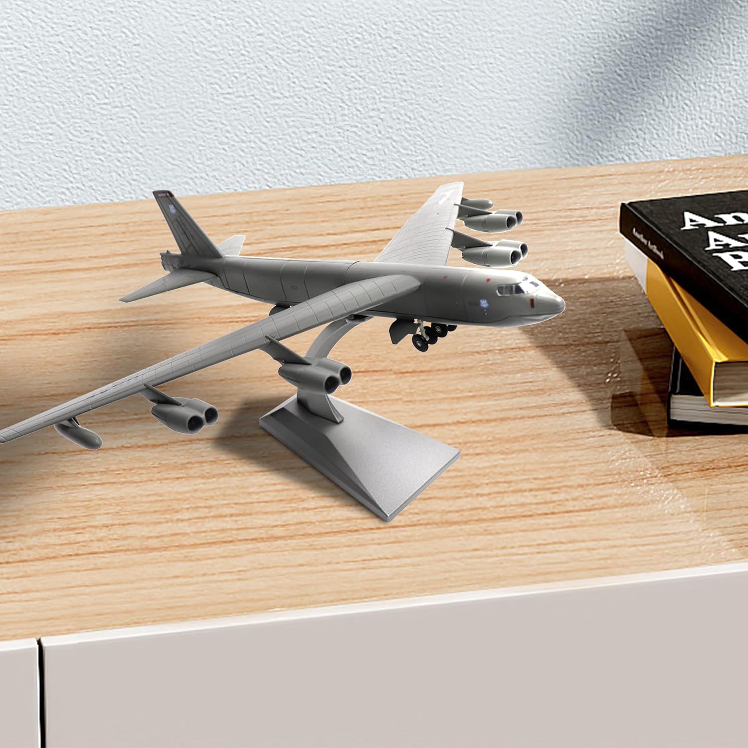 1/200 Scale B-52(Stratofortress) Long-Range Subsonic Jet-Powered Strategic Bomber Diecast Military Aircraft Model Display Model Aircraft for Display Collection or Gift